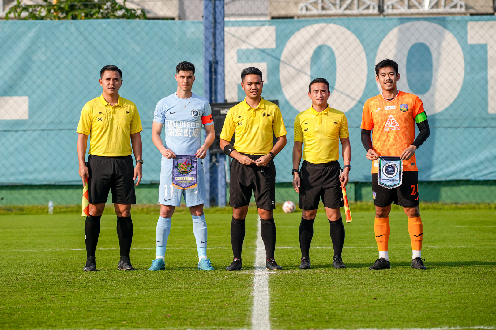 深圳新鵬城4-0戰(zhàn)勝泰甲球隊(duì)泰國農(nóng)業(yè)大學(xué)，取曼谷冬訓(xùn)首勝